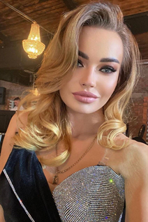 Single Ukrainian bride angelica from kiev with Light Brown hair age 32
