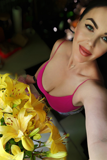 Girl from florida inna with Dark Brown hair age 36