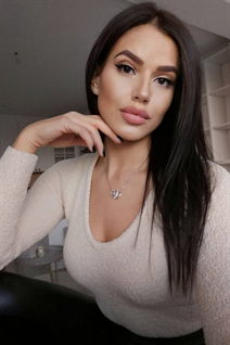 Bride from bratislava barbora with Dark Brown hair age 35