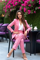 Bride from dubai julia with Light Brown hair age 38 photo-3