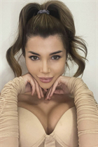 Hermosa mujer ucraniana alina de kiev con pelo Marrón claro y edad 28 photo-1