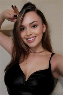 florida bride bogdana with Light Brown hair age 23