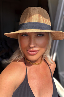 Pretty girl irina from antwerp with Blonde hair age 56