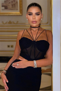 Femme parfaite may de tel aviv avec Noirs cheveux, âge 29