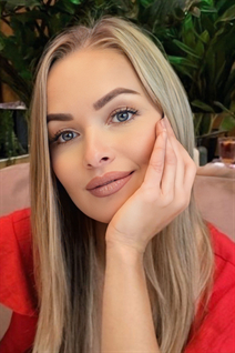 Girl in Ukraine marina from obermaiselstein with Blonde hair age 43