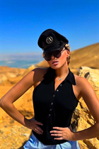 Dating a german girl elena from munich with Black hair 37 years old photo-11