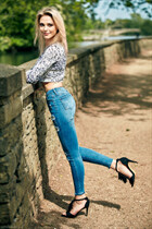 hull bride daina with Blonde hair age 42 photo-18