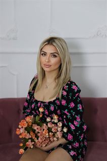 Ukrainian single woman anna from kharkiv with Blonde hair age 44