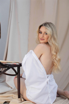Single Ukrainian bride diana from lviv with Light Brown hair age 23 photo-18