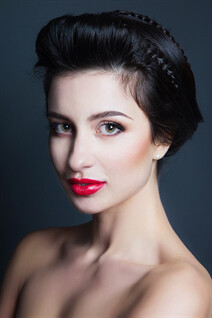 Ukrainian women dating elina from kherson with Black hair age 33