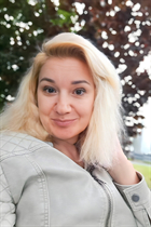 Jolie femme allemande nadezhda de berlin avec Blond cheveux 47 ans photo-1