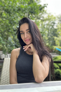 Pretty ukrainian lady olena from kharkiv with Black hair age 36