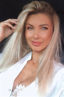 Mujer ucraniana para matrimonio violetta de kharkiv con pelo Rubio y edad 43