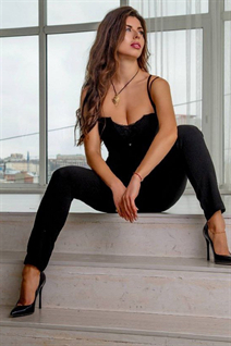 Femme ukrainienne pour sortir avec margarita de kiev avec Brunette cheveux, âge 38