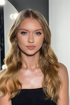 Femme célibataire ukrainienne anastasiia de lutsk avec Blond cheveux, âge 19 photo-1