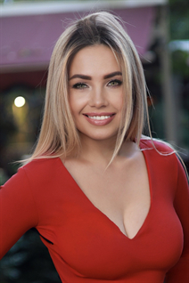 mobile mariée sabina avec Blond cheveux, âge 34