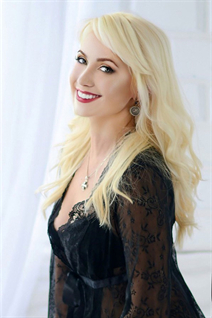 Girl in Ukraine victoria from mariupol with Blonde hair age 50