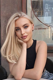 Dating a czech woman liudmyla from prague with Blonde hair 19 years old photo-6