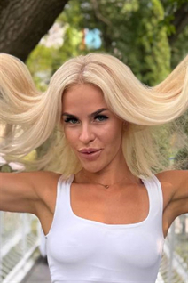 Lady from Ukraine nataly from kharkiv with Blonde hair age 43