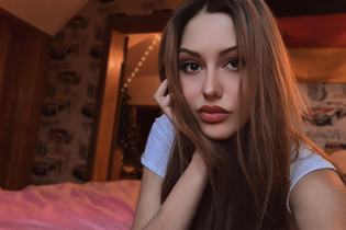 Girl from alexandra alexandra with Blonde hair age 24 photo-12