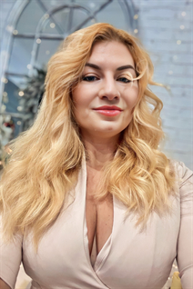 Chica rumana lyubov de bucharest con pelo Rubio y 45 años