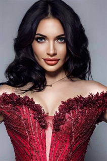 Mariée ukrainienne célibataire marina de lviv avec Noirs cheveux, âge 37