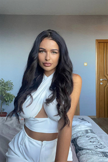 Girl from sofia kristina with Dark Brown hair age 21