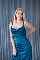 Dating a ukrainian girl julia from lviv with Dark Brown hair age 40 photo-5