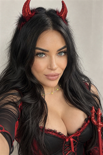 Dating a german woman inna from berlin with Black hair 52 years old