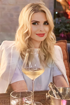 Dating a german girl irina from berlin with Blonde hair 41 years old photo-8