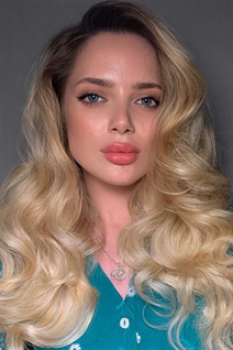 Belle fille ukrainienne anna de zaporozhye avec Chatain clairs cheveux, âge 26