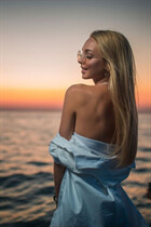 Dating a german woman anastasiya from frankfurt with Blonde hair 26 years old photo-11