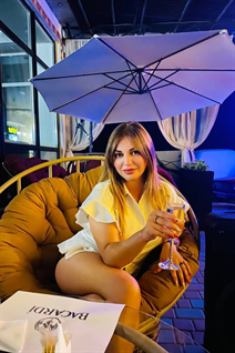 Date ukrainian irina from artsyz with Light Brown hair age 37