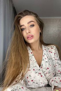 Femmes slaves yulia de cherkasy avec Chatain clairs cheveux, âge 28