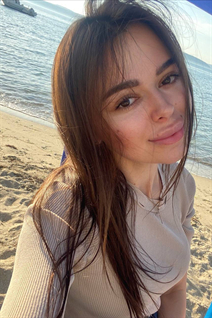 Femme ukrainienne en ligne alina de los angeles avec Brunette cheveux, âge 25