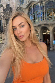 Bride from valencia marianna with Blonde hair age 46