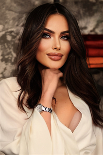 Dating a ukrainian girl alesya from kiev with Auburn hair age 36