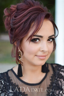 Single ukraine women alena from nikolaev with Black hair age 20