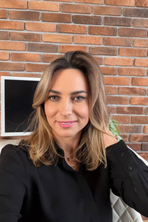 Saliendo con mujer ucraniana yuliia de kiev con pelo Rubio y edad 44