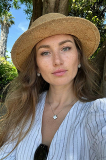 Sortir avec une femme tchèque vladilena de prague avec Chatain clairs cheveux 35 ans