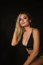 Mariée de london anastasia avec Blond cheveux, âge 30 photo-1