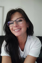 Mariée ukrainienne victoria de cherkasy avec Noirs cheveux, âge 47