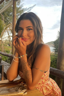 Dating a brazilian girl isabela from sao paulo with Dark Brown hair 21 years old