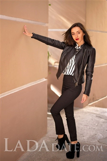 Single Ukraine lady ruslana from ternopol with Dark Brown hair age 26