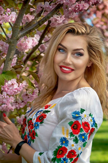 Lady from Ukraine natalia from lubny with Blonde hair age 53