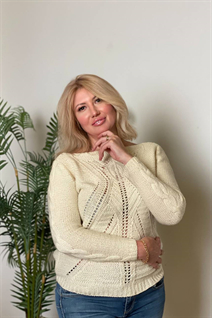 Saliendo con una chica ucraniana viktoriia de kyiv con pelo Rubio y edad 49