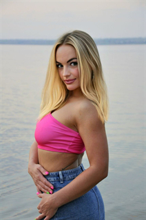 Ukrainian woman for marriage elena from mykolaiv with Blonde hair age 38