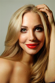 Dame d'Ukraine yana de kyiv avec Blond cheveux, âge 31