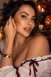 Femme parfaite yulia de marbella avec Noirs cheveux, âge 39