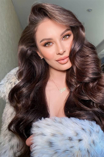 Belles femme ukrainienne leila de kiev aux cheveux Noirs, age 24